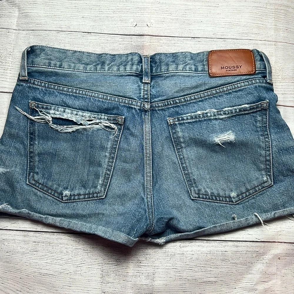 Moussy Vintage Shorts Size 29 Fly button distressed look